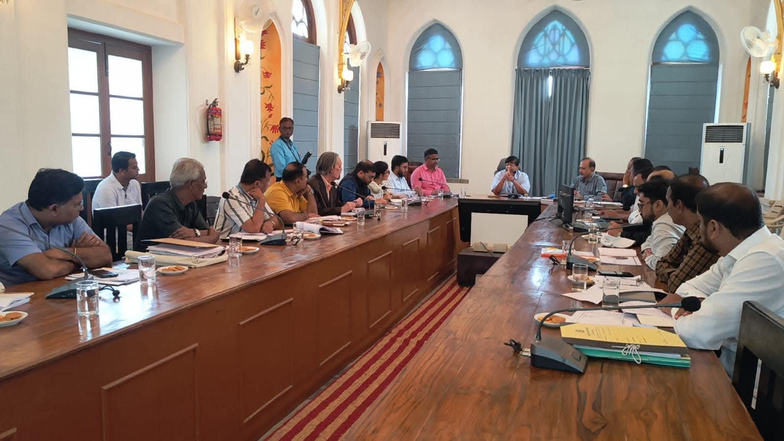 सोलापूर शहराच्या सर्वांगीण विकासासाठी निर्णायक बैठक : महत्त्वपूर्ण प्रकल्पांना गती देण्याचा निर्धार