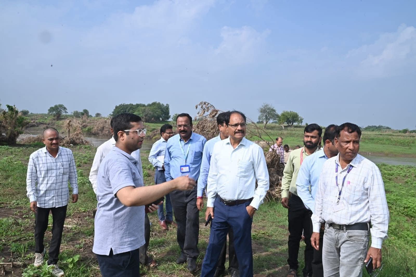 केंद्रीय पथकाकडून उत्तर व दक्षिण सोलापूर तालुक्यांतील अतिवृष्टीग्रस्त भागांची पाहणी