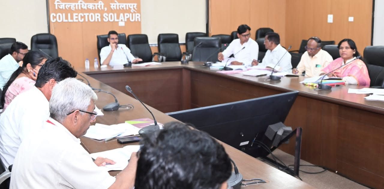 सर्व यंत्रणांनी जिल्ह्यातील नगरपरिषद व नगरपंचायत निवडणुका सुरळीत पार पाडाव्यात – जिल्हाधिकारी कुमार आशीर्वाद यांचे निर्देश