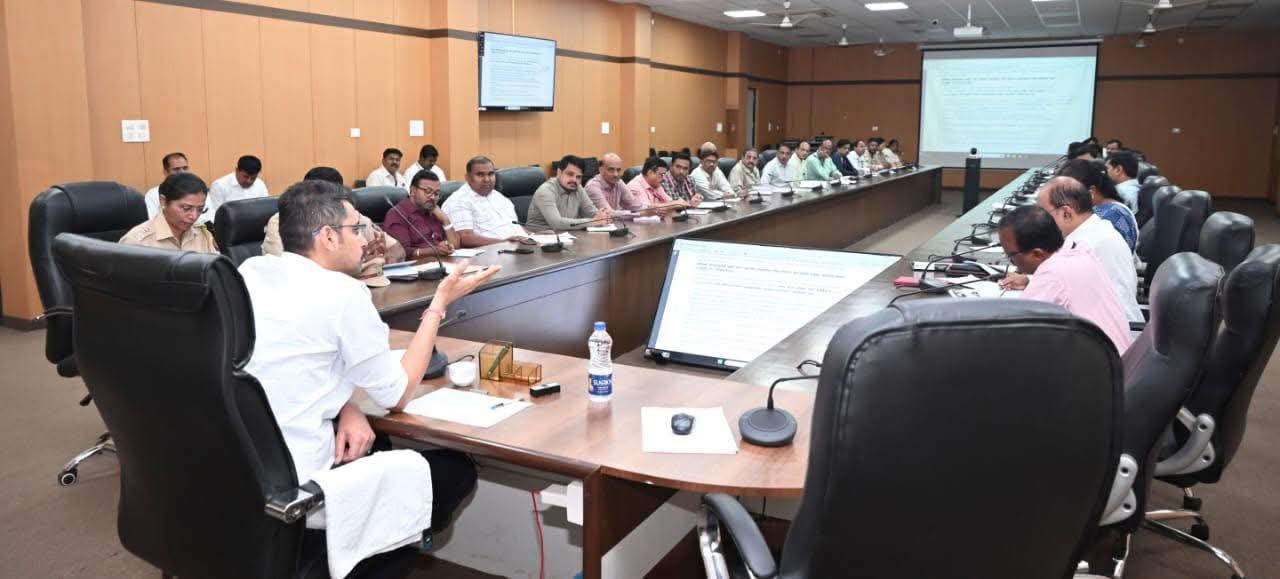 श्री सिद्धेश्वर महायात्रा 2026..प्रशासन व मंदिर समिती यांनी परस्पर समन्वयातून भाविकांना चांगल्या सुविधा उपलब्ध करून द्याव्यात - जिल्हाधिकारी कुमार आशीर्वाद