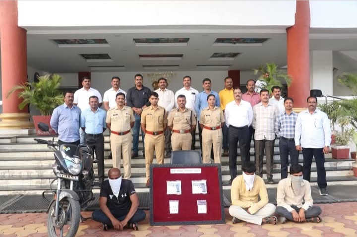 ऐन निवडणूक काळात सोलापुरात पोलिसांची मोठी कारवाई; देशी पिस्तूल व काडतुसे जप्त