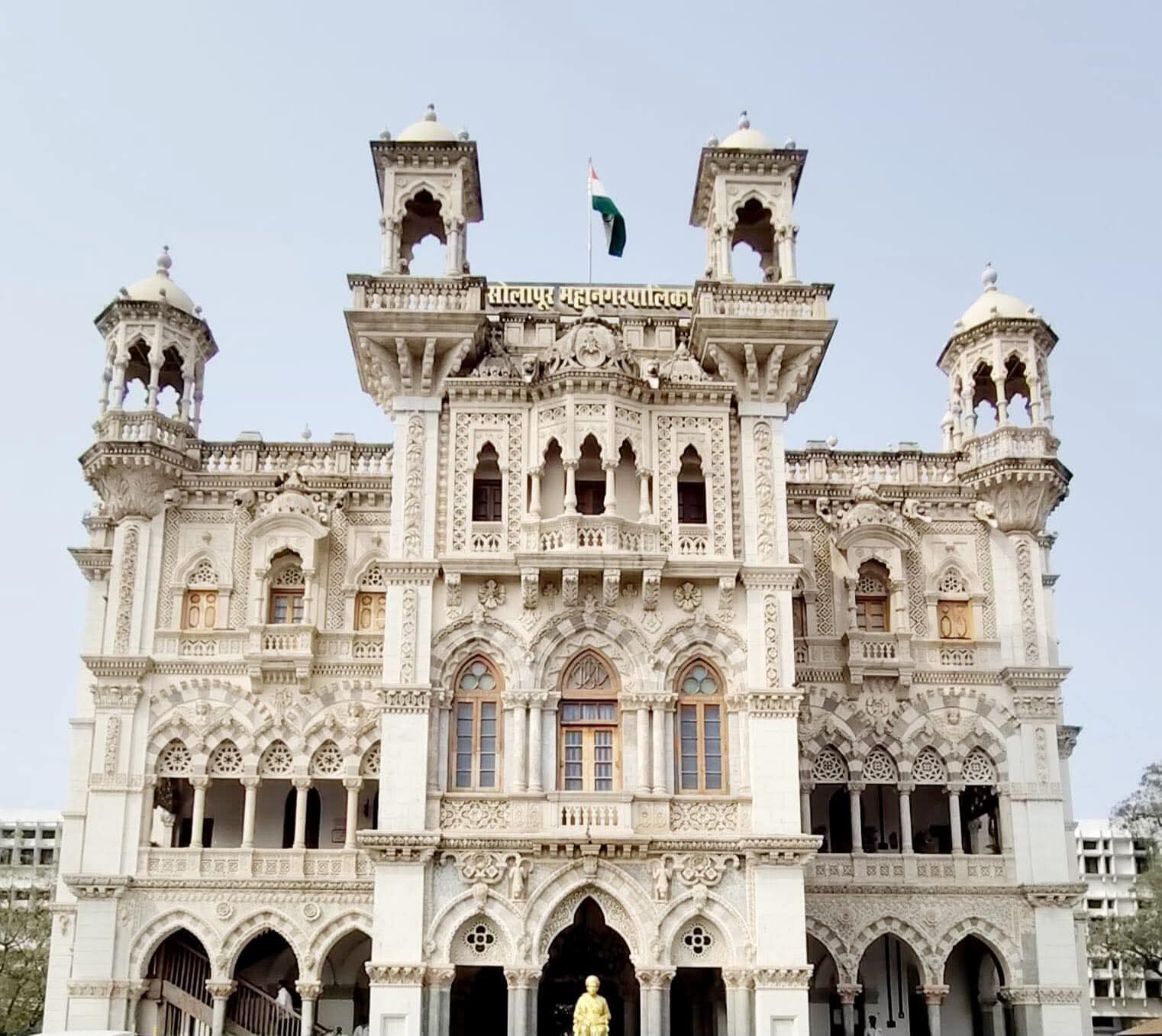 तक्रारींकडे दुर्लक्ष महागात! मनपाकडून १५ अधिकारी-कर्मचाऱ्यांवर दंडात्मक कारवाई