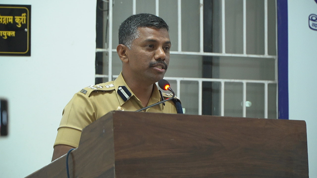 डॉल्बीमुक्त शिवजन्मोत्सवाचा ऐतिहासिक निर्णय सोलापुरातील मध्यवर्ती शिवजन्मोत्सव मंडळाचा पुढाकार; पोलिस आयुक्तांकडून विशेष कौतुक