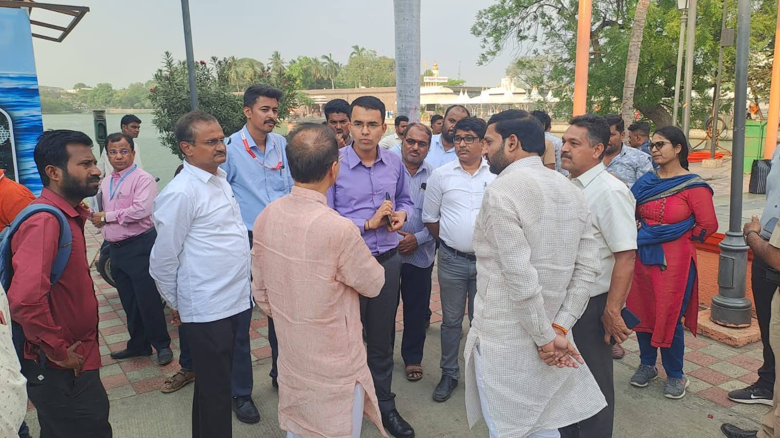 महापौर ॲक्शन मोडवर | सिद्धेश्वर तलावातील मासेमृत्यू प्रकरणी युद्धपातळीवर कारवाई; ऑक्सिजनअभावी घटना, ८ एअरेटर कारंजे सुरू..