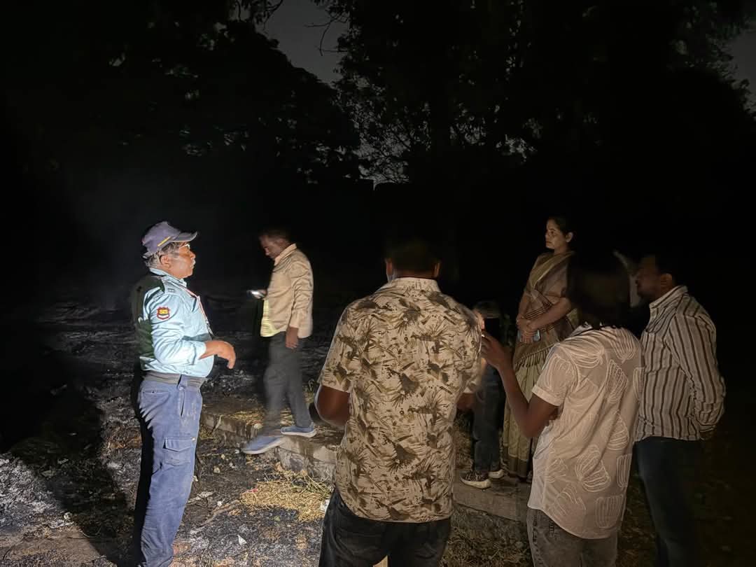 उपमहापौर देवकर यांची तत्परता ठरली निर्णायक; भुईकोट किल्ल्यातील आग विझवण्यात यश